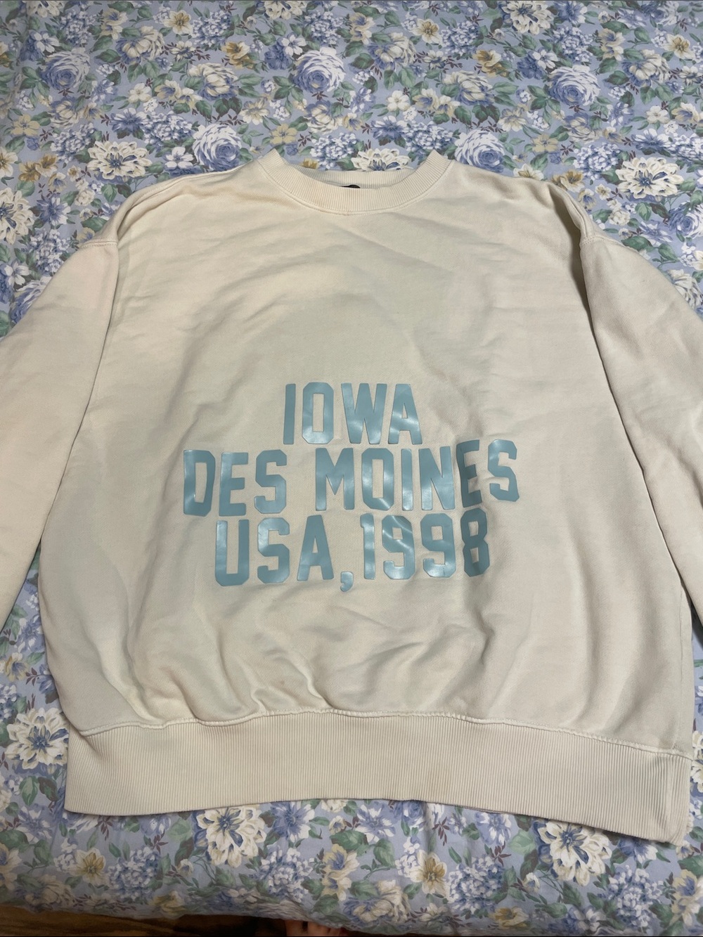 Zara Cream Crewneck with Light Blue 'Iowa Des Moines USA, 1998' Graphic